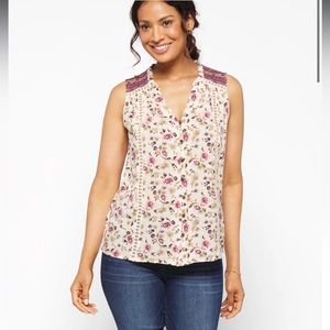 Cute Floral Button Down Top 🌸